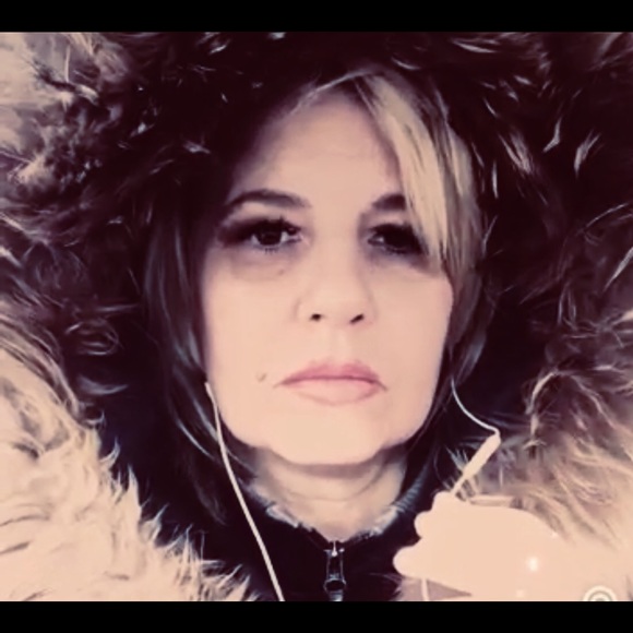 Meet your Posher, Christine 🇨🇦 💕 - Picture 6 of 17